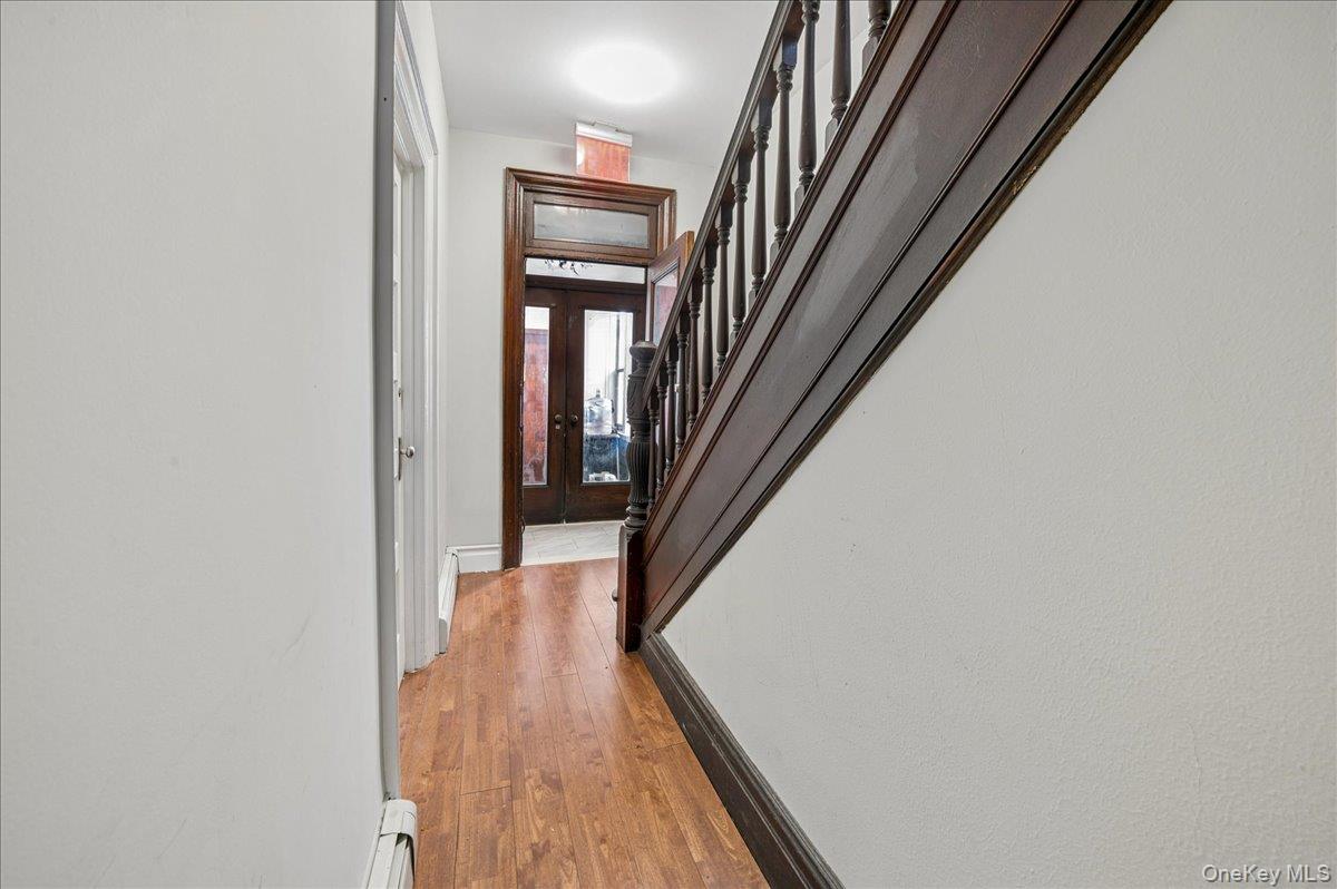 4384 Carpenter Avenue Property Photo 4