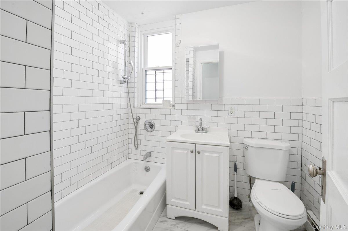 4384 Carpenter Avenue Property Photo 12