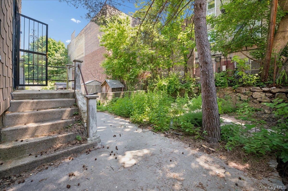 4384 Carpenter Avenue Property Photo 16