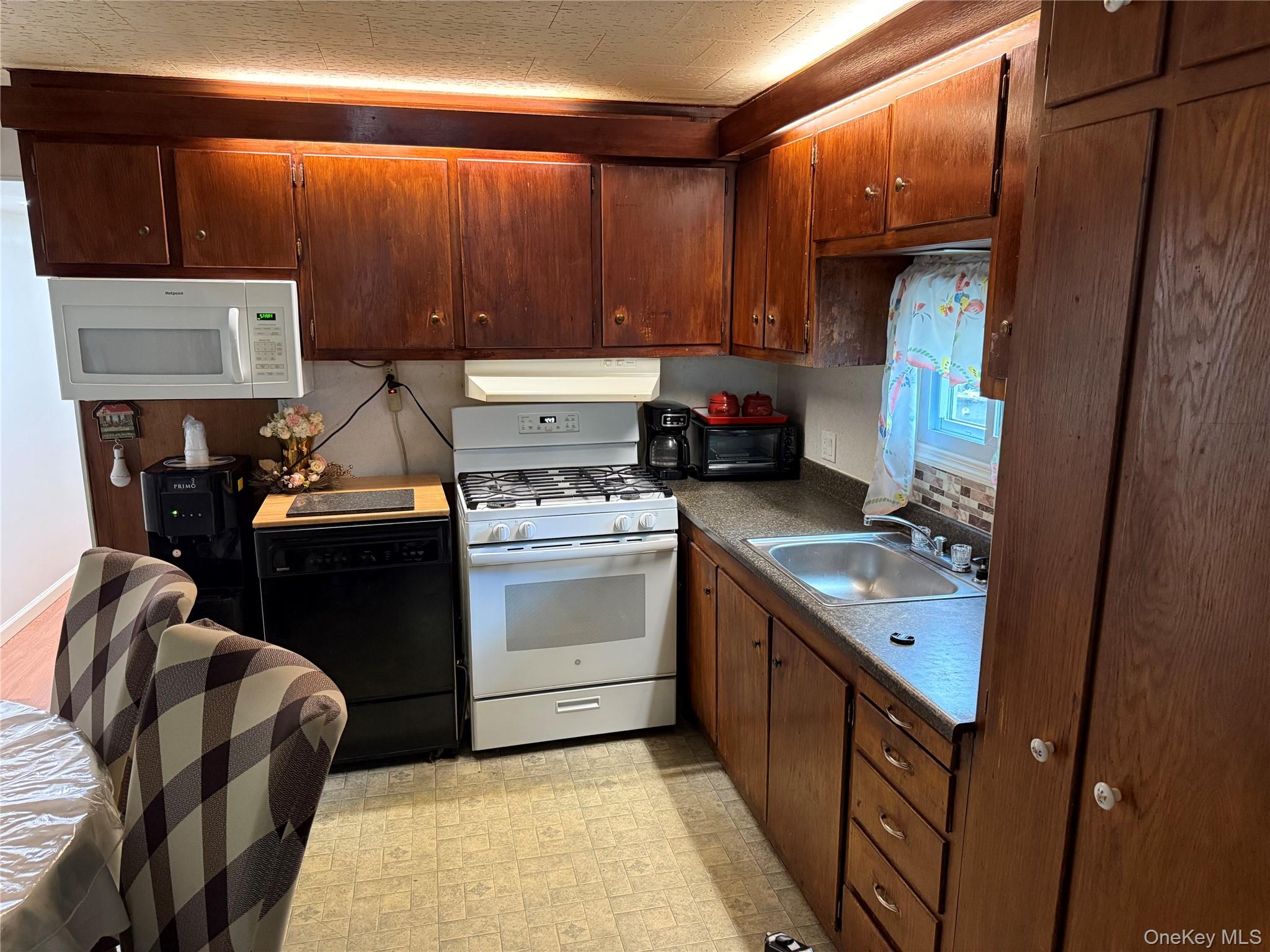 136 Quaker Rd Trailer Park Trailer Property Photo 13