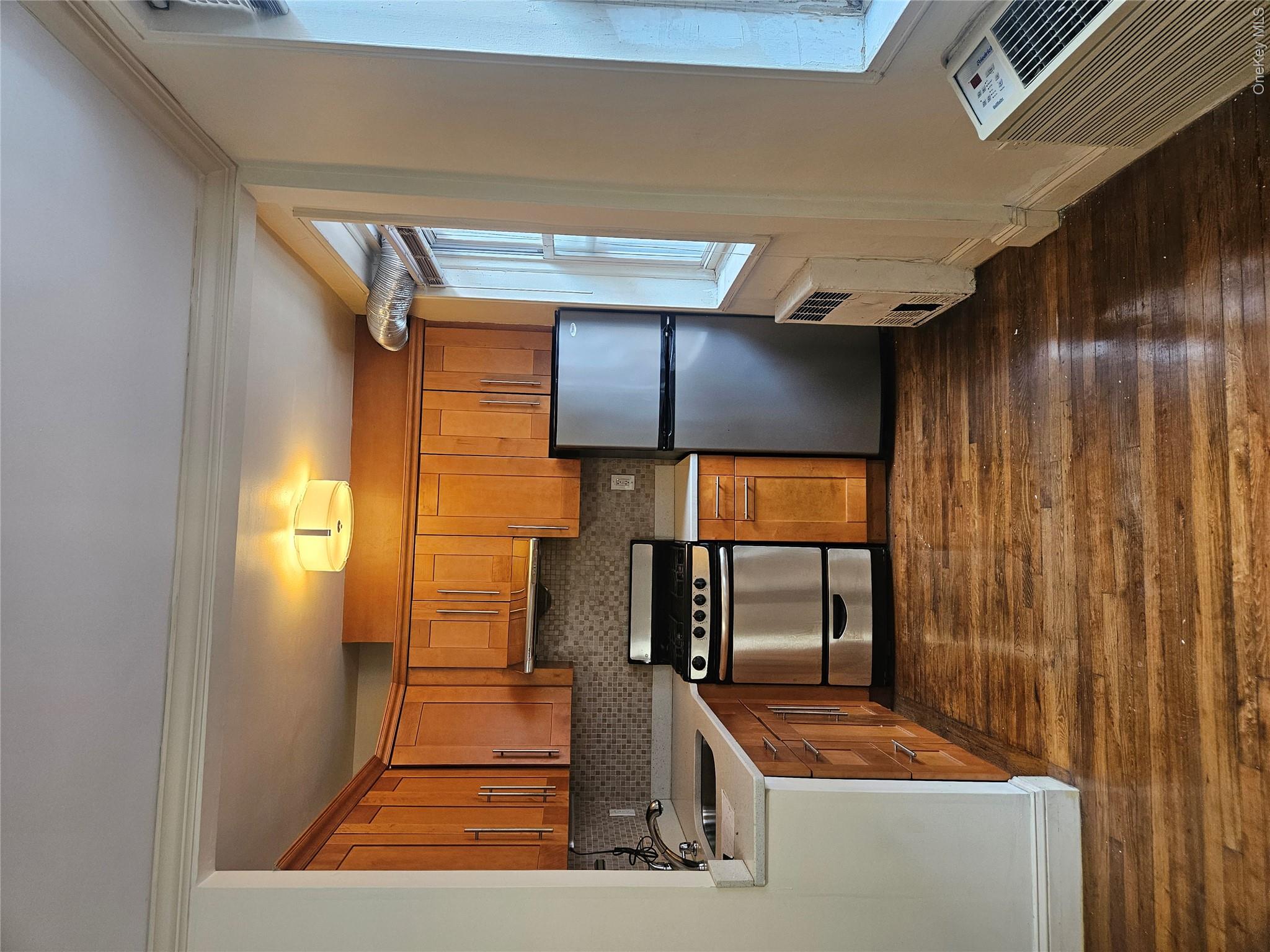 140 35 Beech Ave 4h Property Photo 2