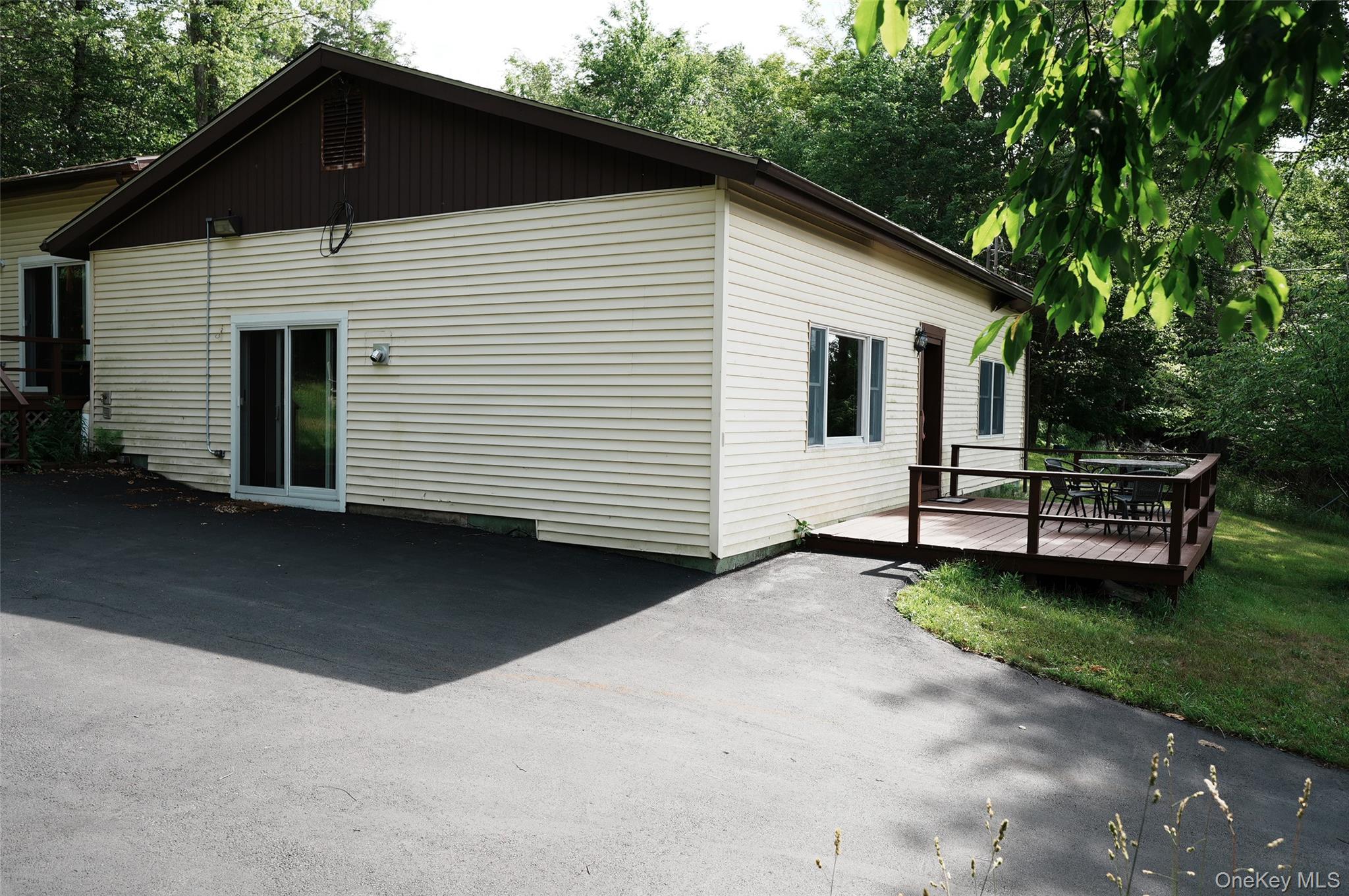 1002095 Property Photo 1