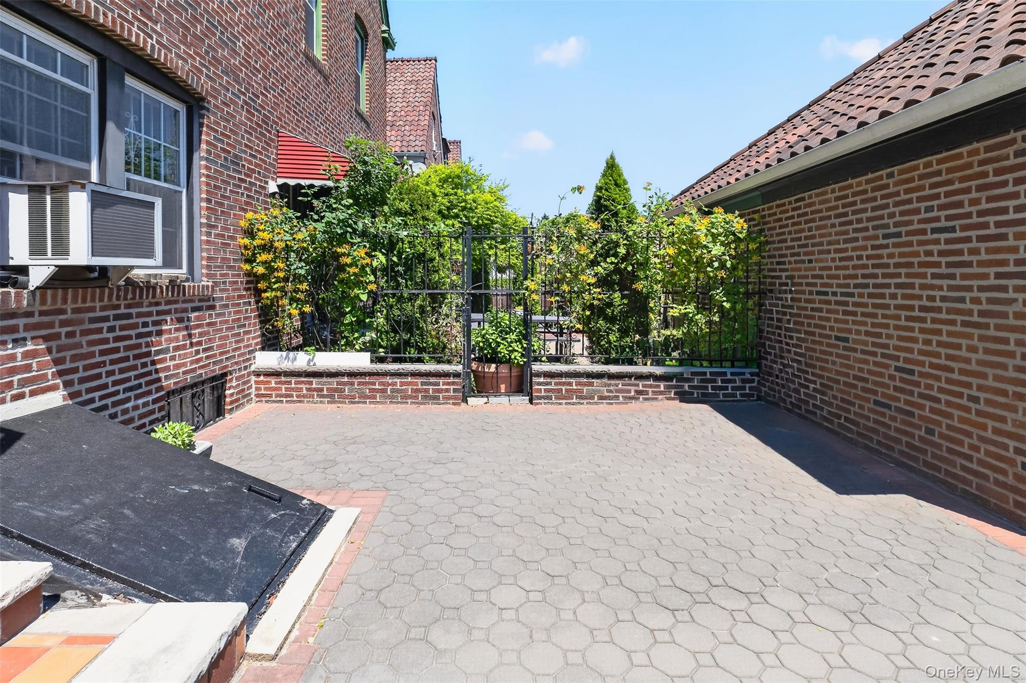 34-39 75th Street Property Photo 13