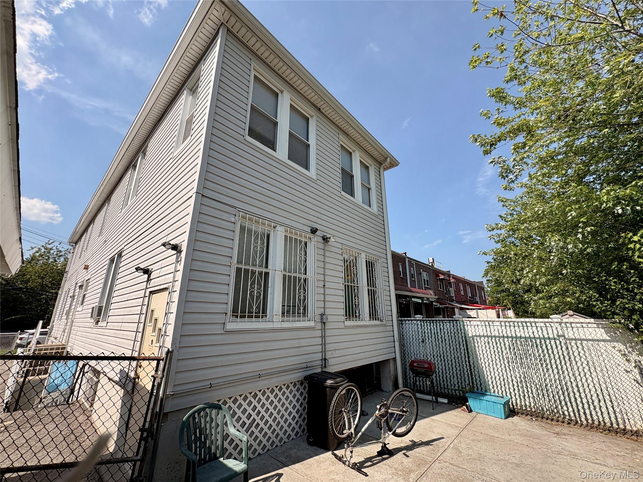 2910 Baisley Avenue Property Photo 2