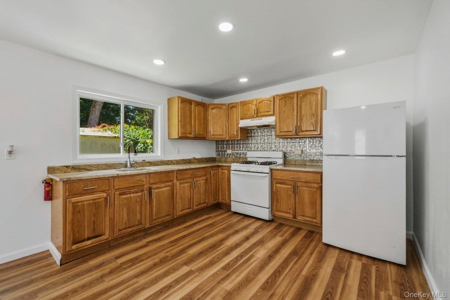 457 1st Street Property Photo 6