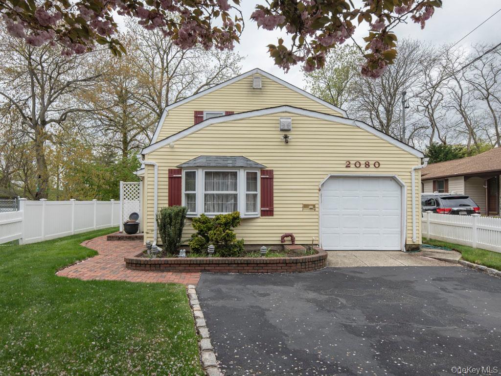 2080 Seamans Neck Road Property Photo 1