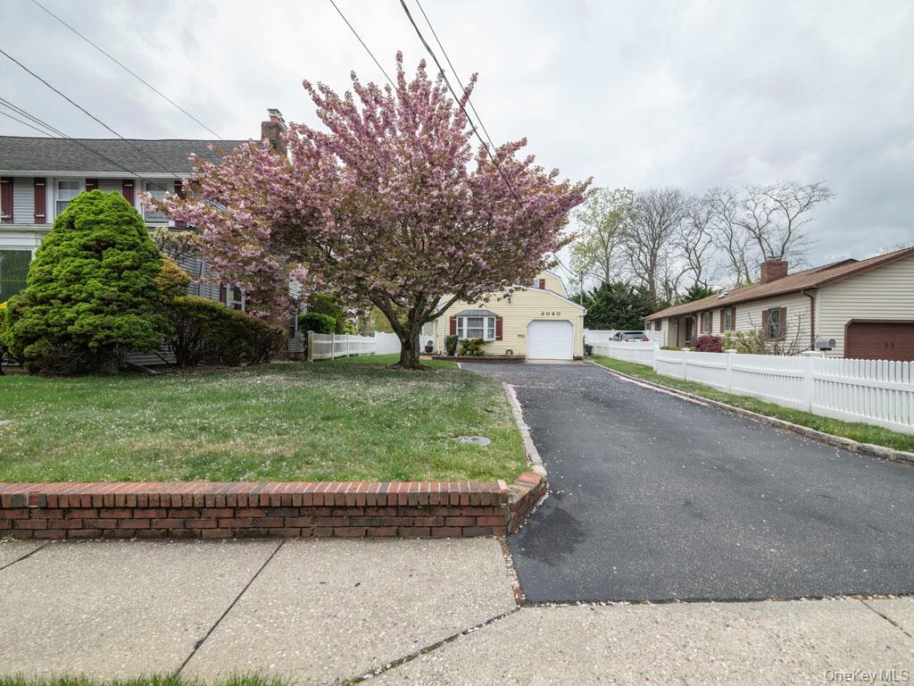 2080 Seamans Neck Road Property Photo 2