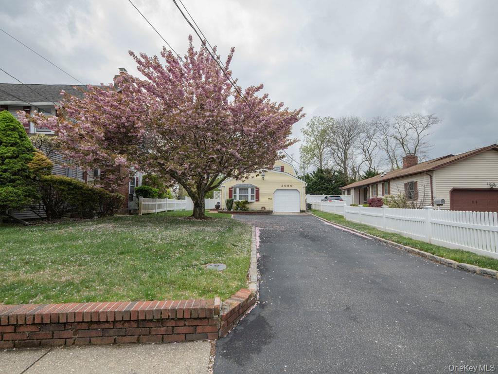 2080 Seamans Neck Road Property Photo 3