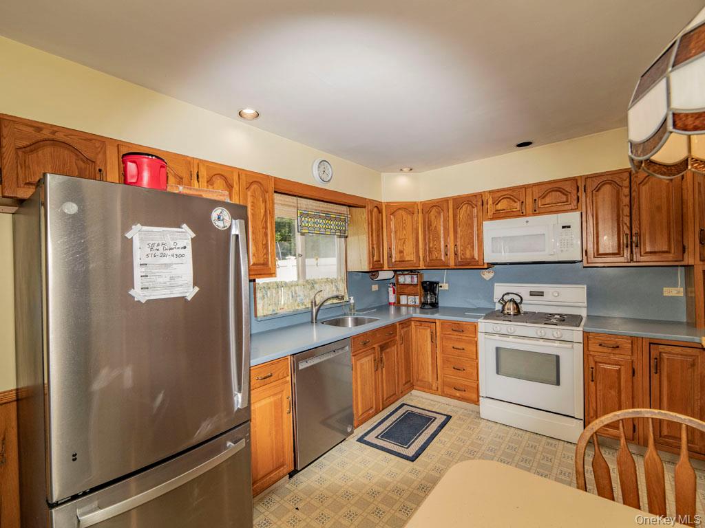 2080 Seamans Neck Road Property Photo 11