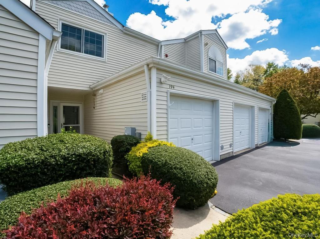194 Gothic Circle Property Photo 1