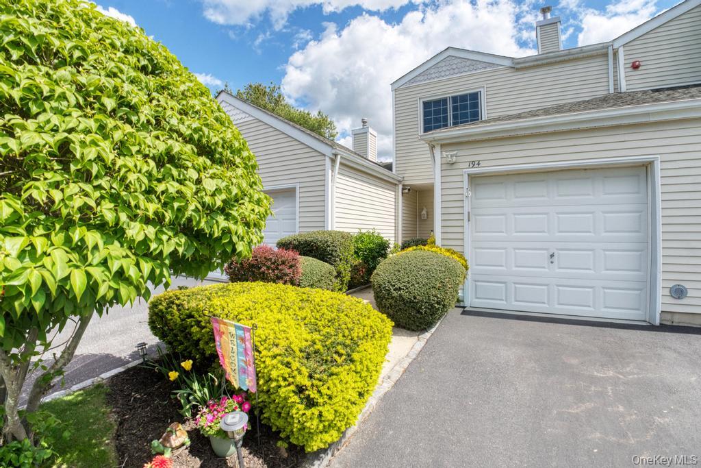 194 Gothic Circle Property Photo 2