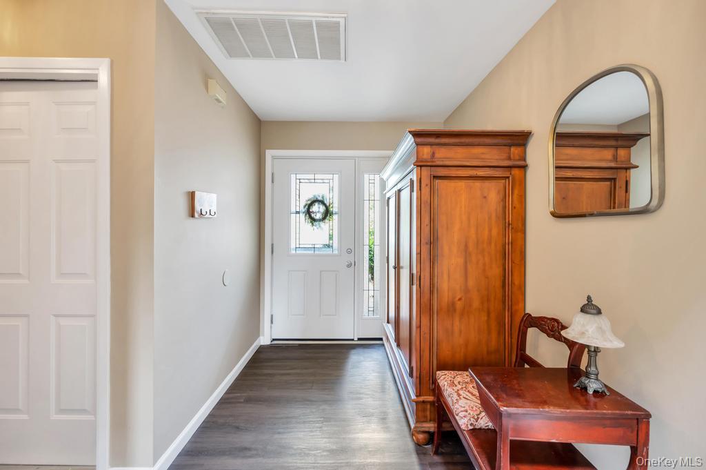 194 Gothic Circle Property Photo 4