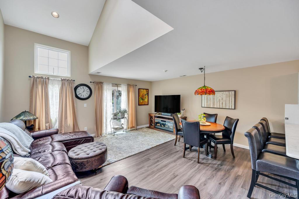 194 Gothic Circle Property Photo 13
