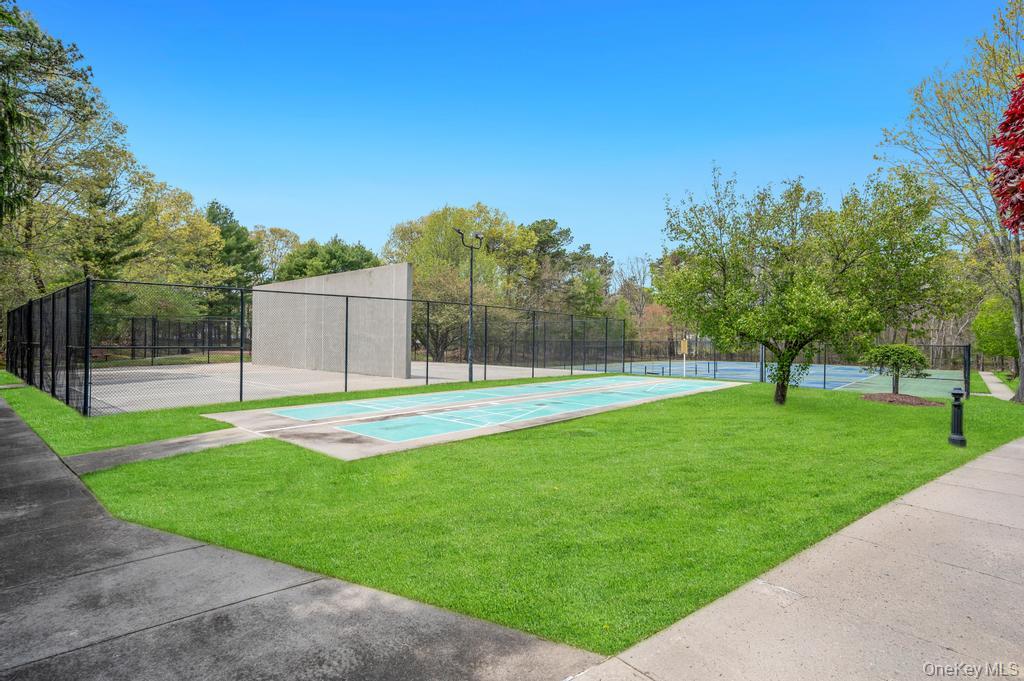 194 Gothic Circle Property Photo 34