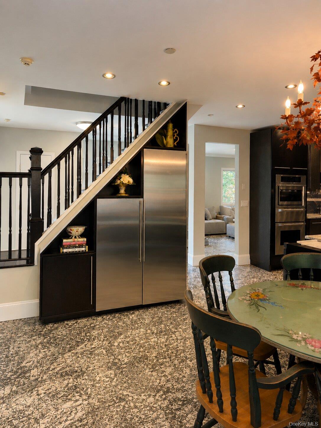 6 Manor Lane Property Photo 4