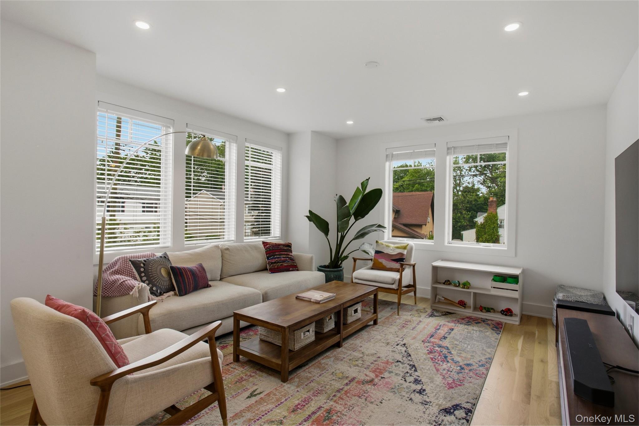 525 3rd Street Property Photo 5