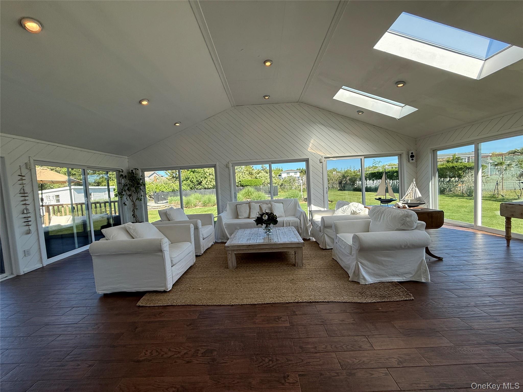 250 Oneck Lane Property Photo 6