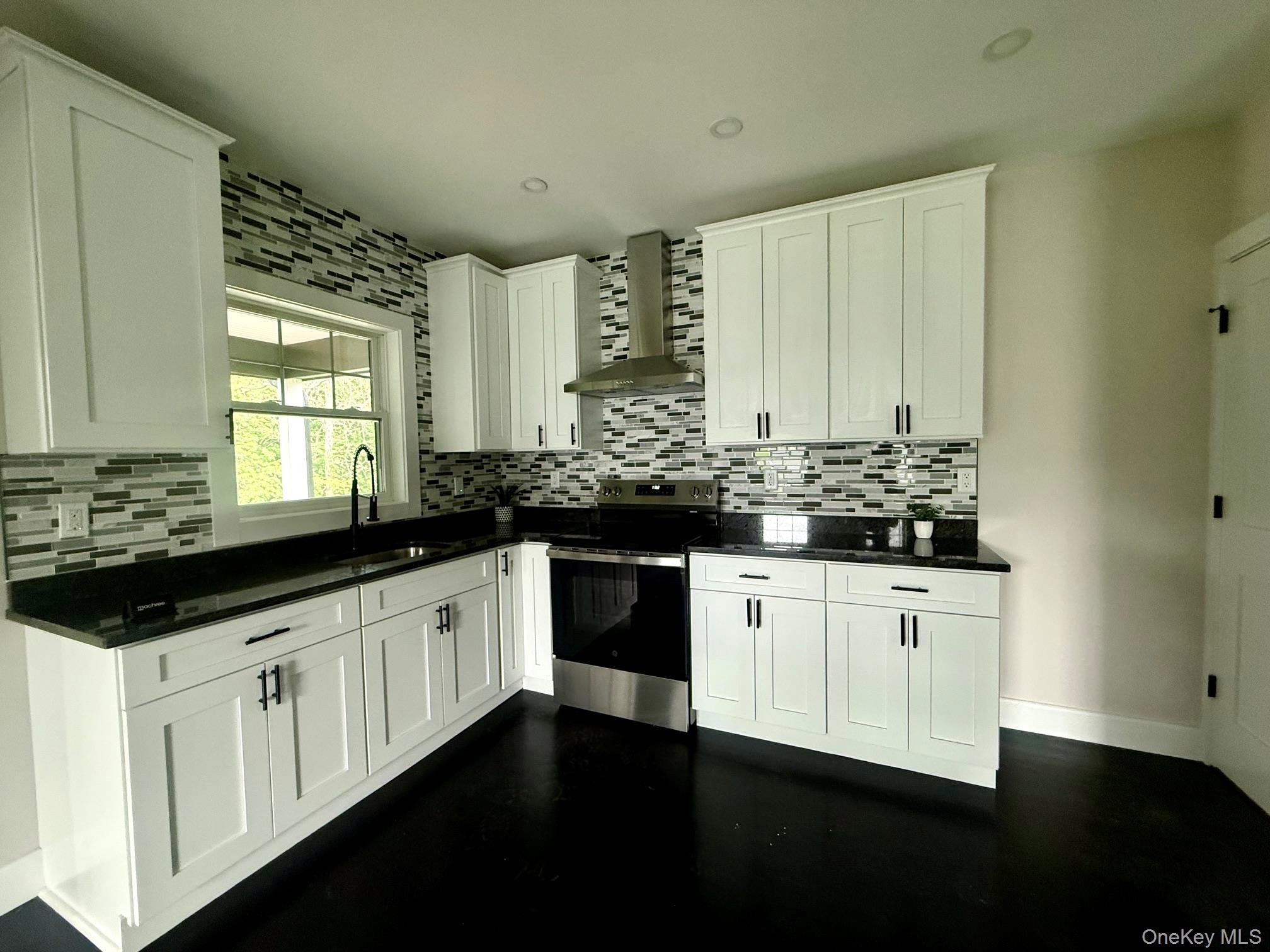 7 Frost Lane Property Photo 11