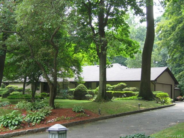 6 Pine Tree Drive Property Photo 1