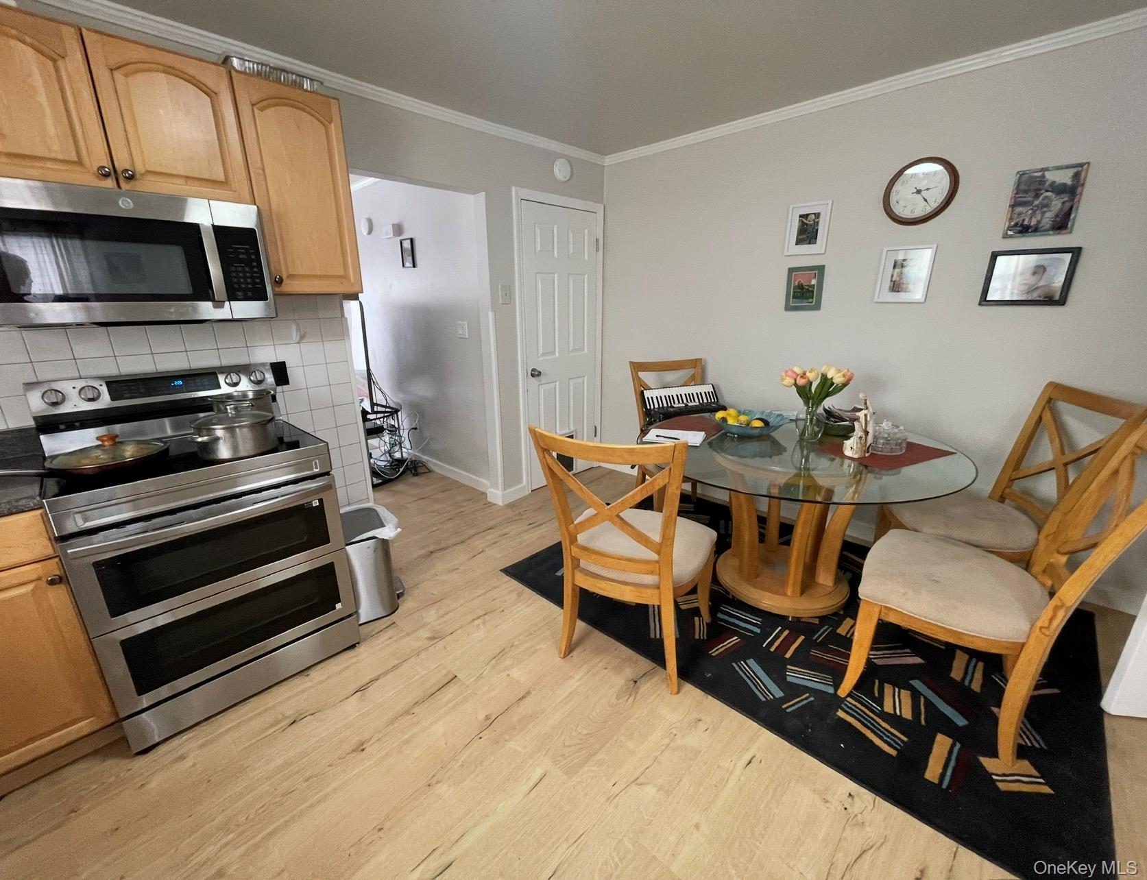 2150-2152 Avenue B Property Photo 4