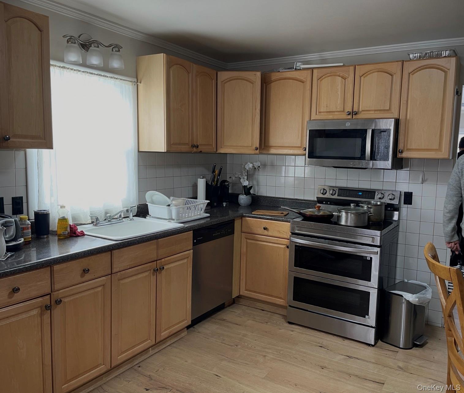 2150-2152 Avenue B Property Photo 6