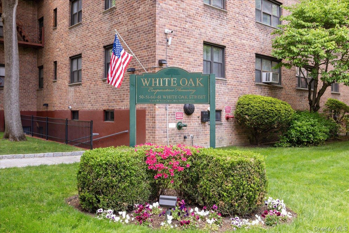 51 White Oak Street 4d Property Photo 1