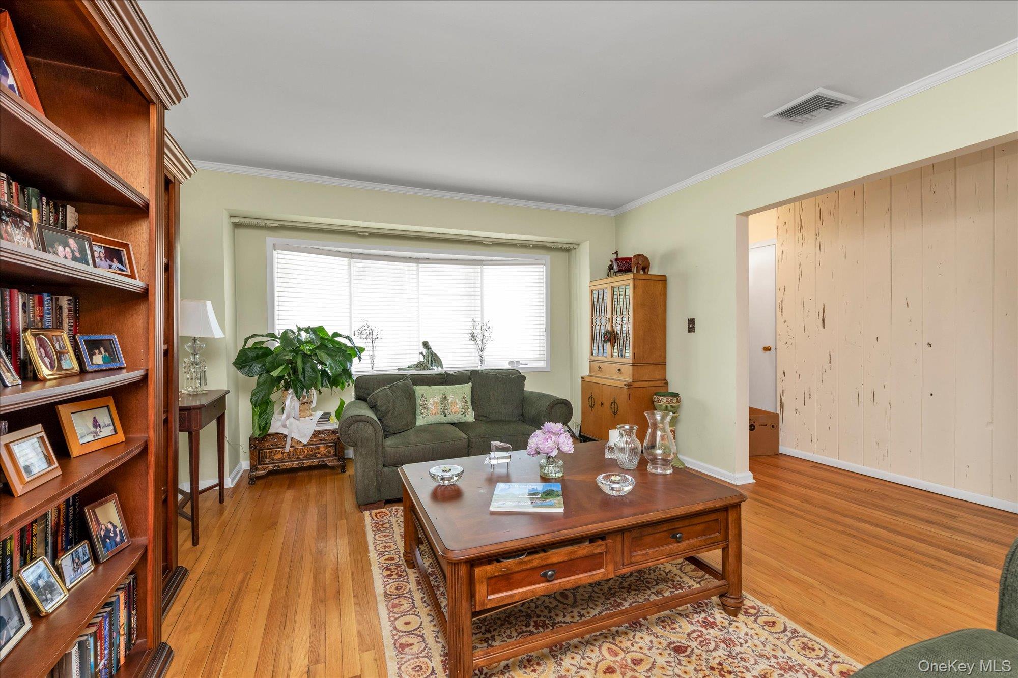 668 Mead Terrace Property Photo 3