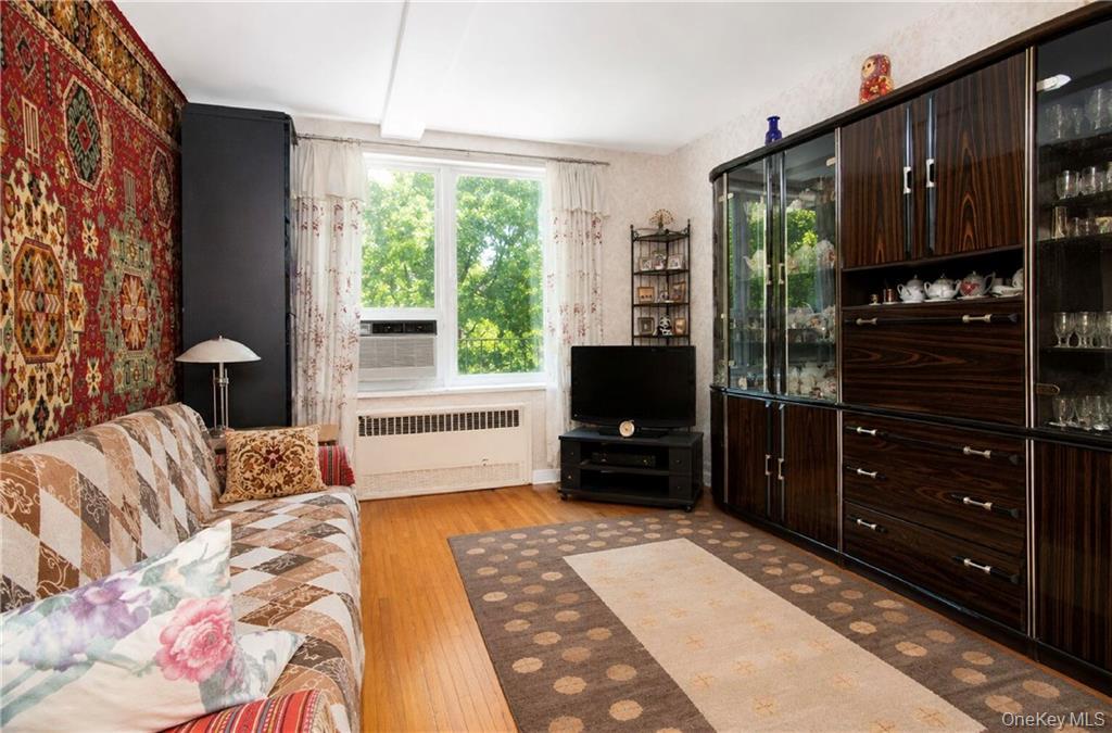 701 Gerald Court 2e Property Photo 2