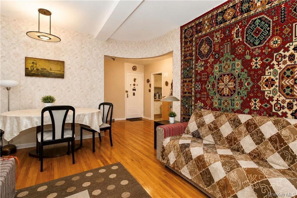 701 Gerald Court 2e Property Photo 4