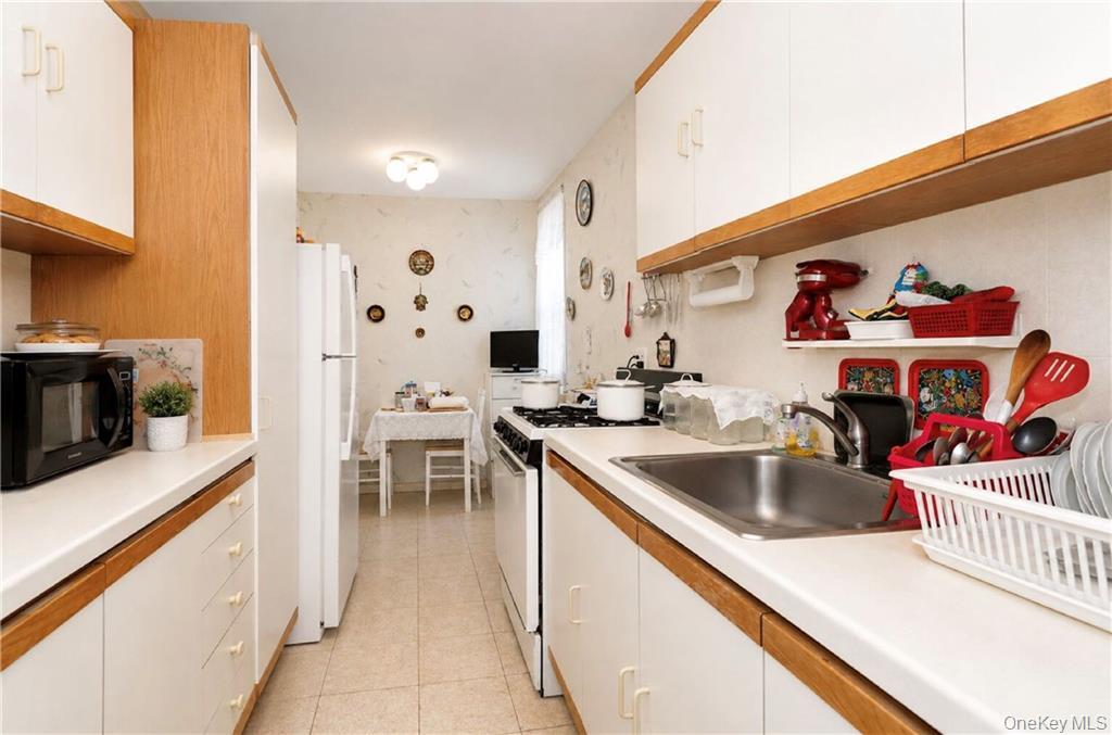 701 Gerald Court 2e Property Photo 6