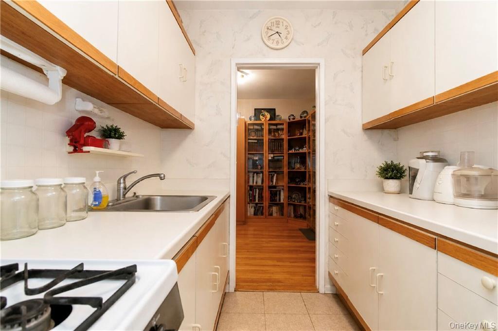 701 Gerald Court 2e Property Photo 8