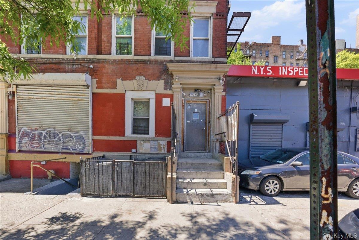 2101 Webster Avenue Property Photo 8