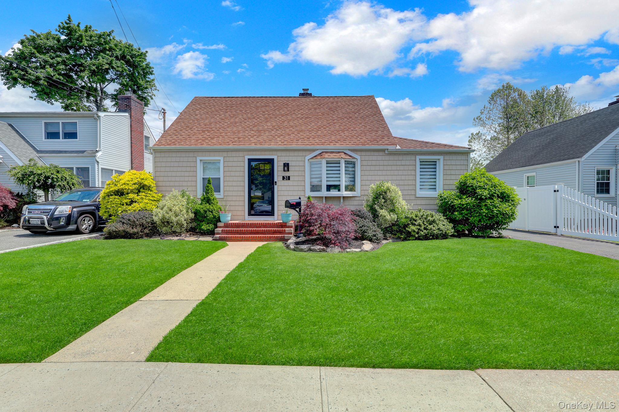 31 Locust Avenue Property Photo 1