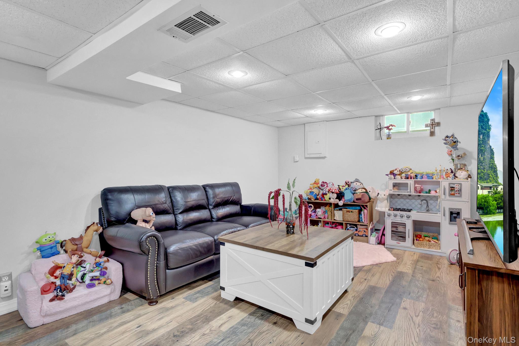 31 Locust Avenue Property Photo 27