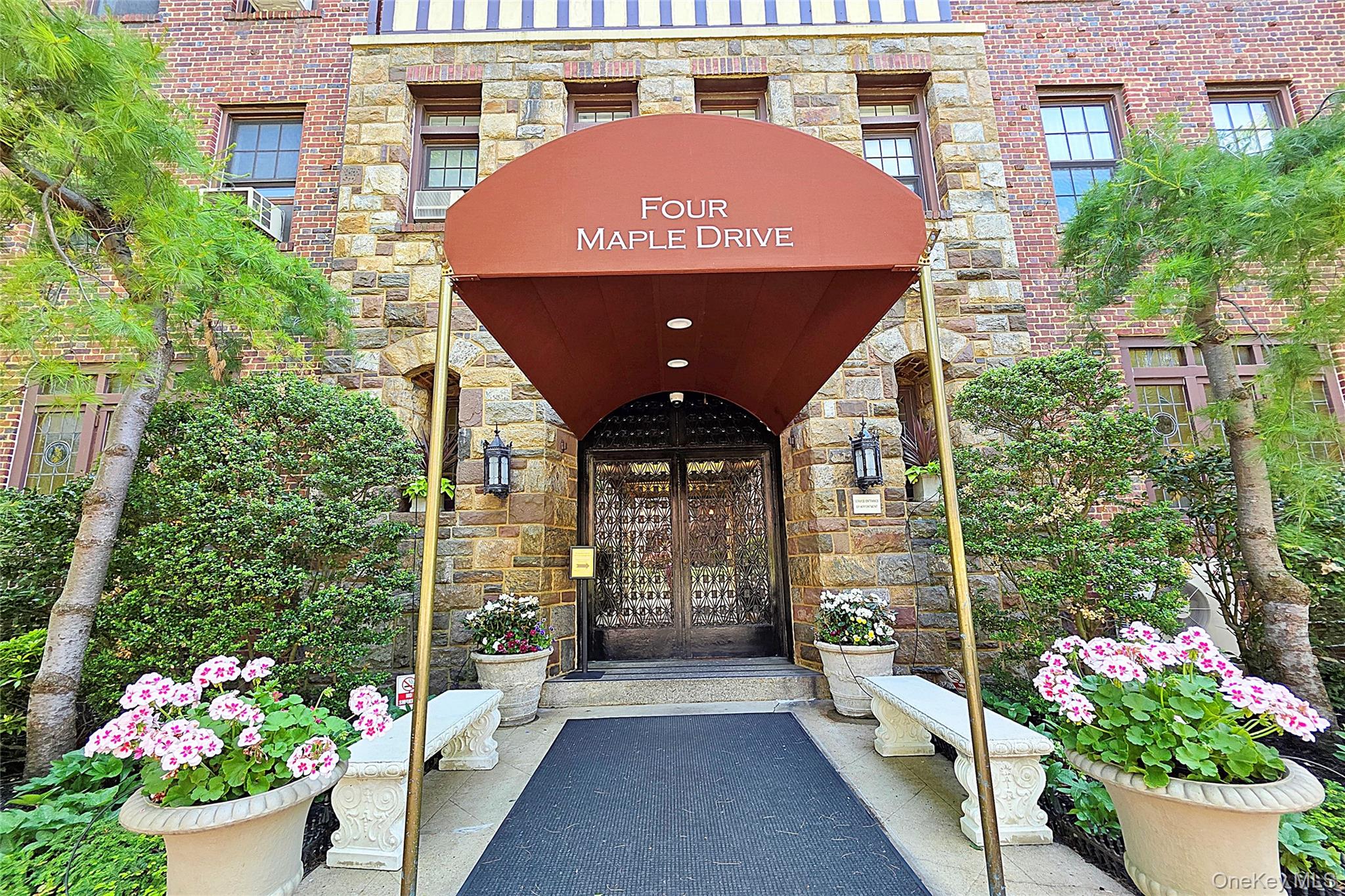 4 Maple Drive 1d Property Photo 2