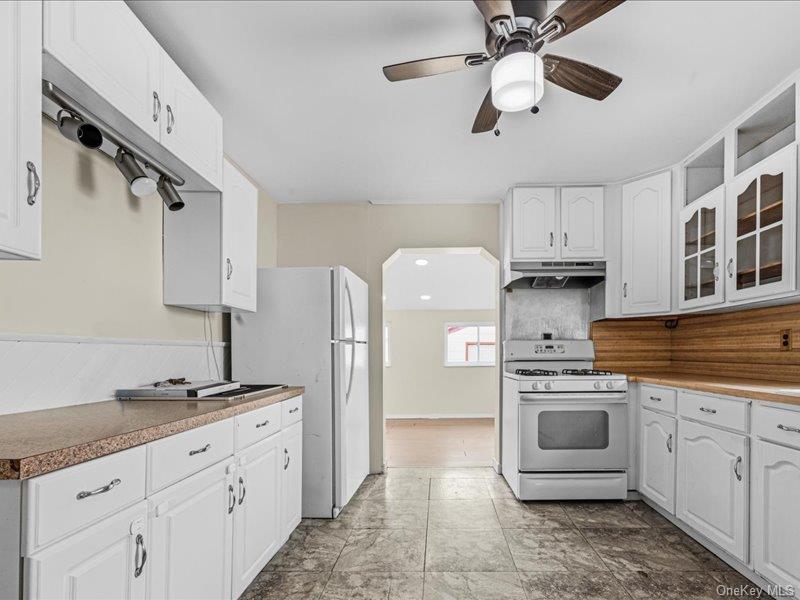 98 Lincoln Street Property Photo 3