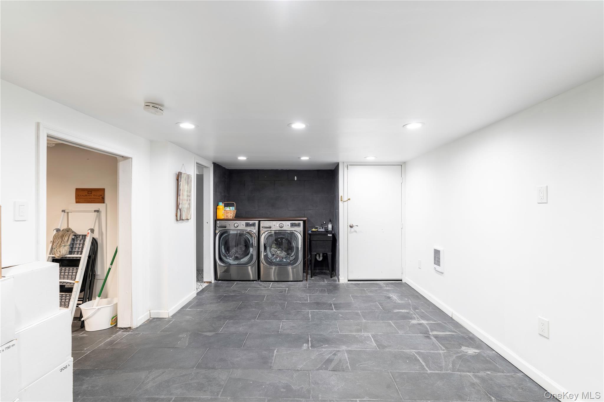 21 Barnard Avenue Property Photo 29