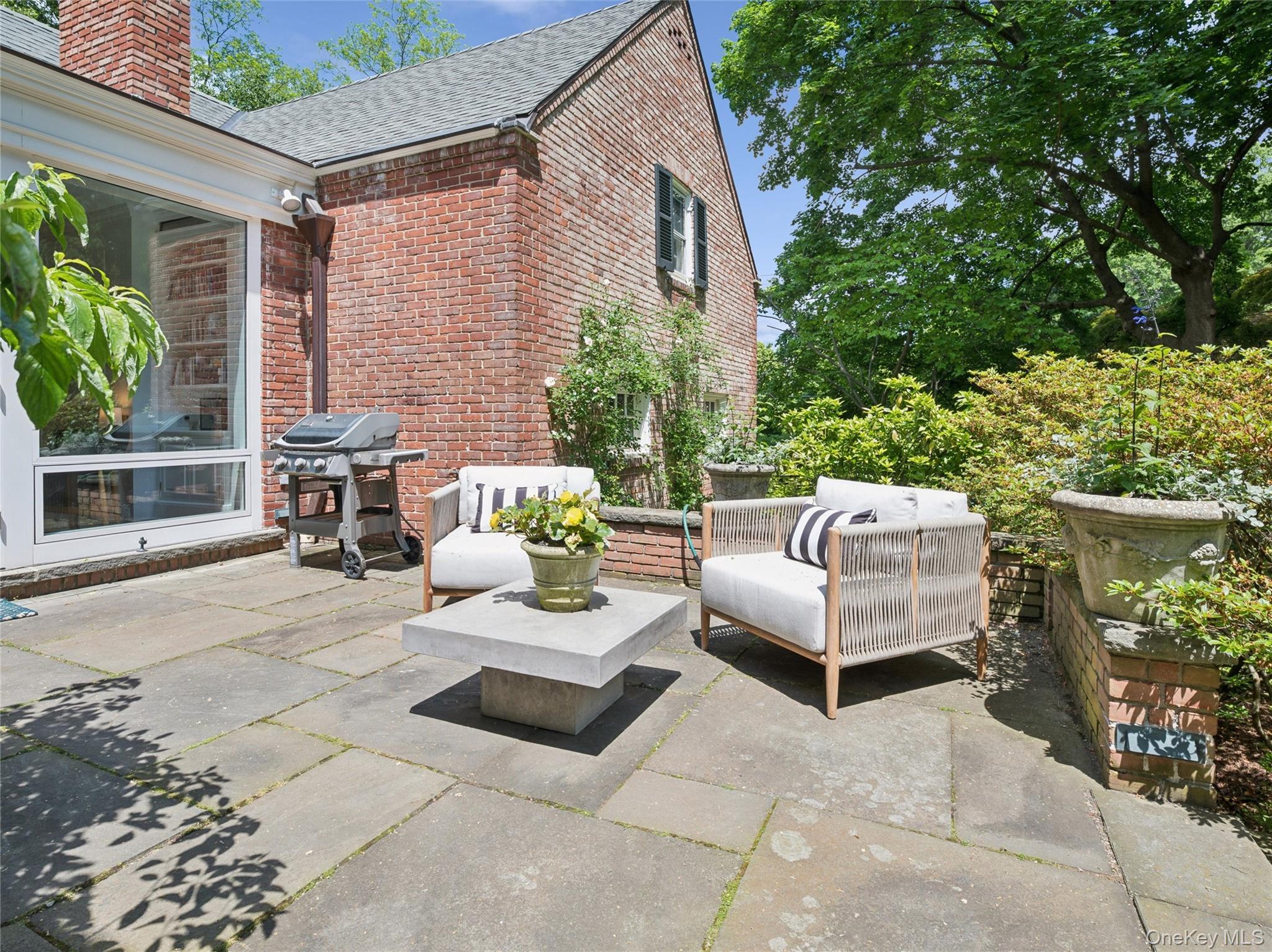 1384 Park Lane Property Photo 37