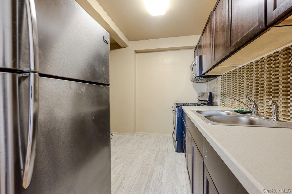 3 Fordham Hill Oval 5e Property Photo 4