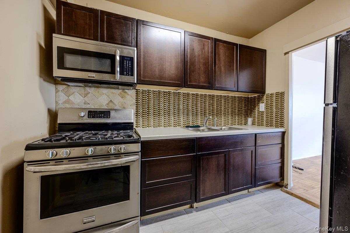 3 Fordham Hill Oval 5e Property Photo 5