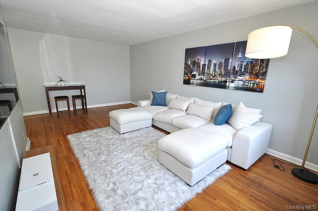 485 Webster Avenue B5 Property Photo 4
