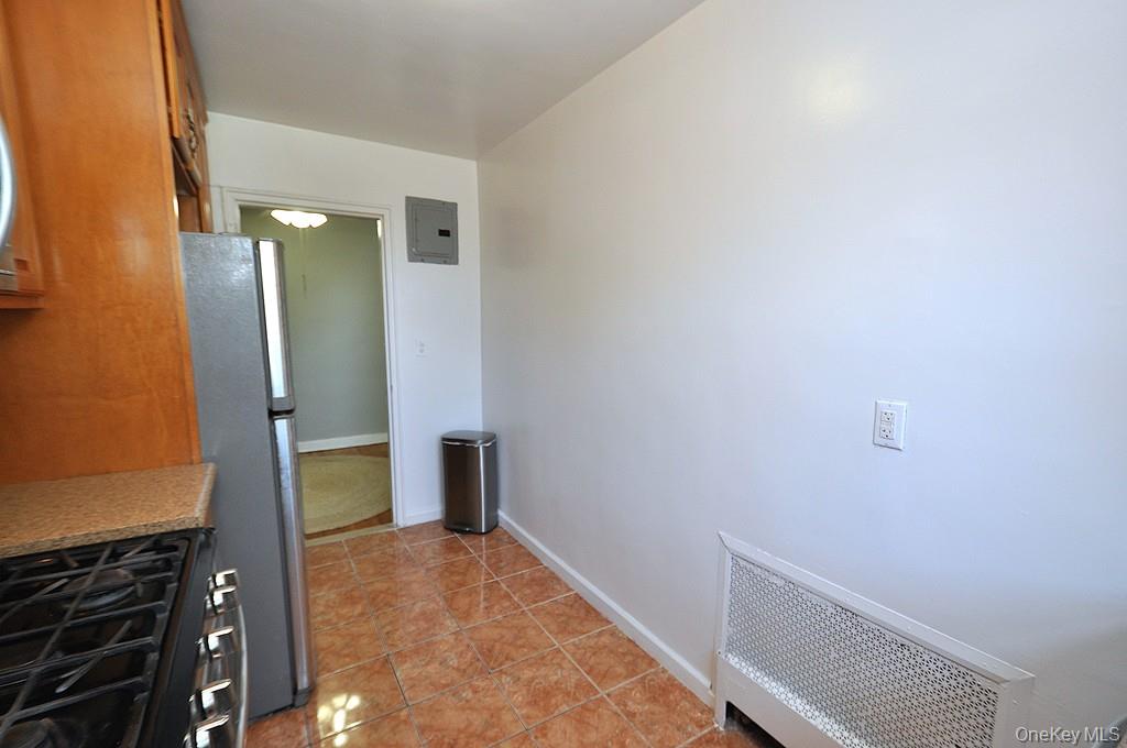 485 Webster Avenue B5 Property Photo 12