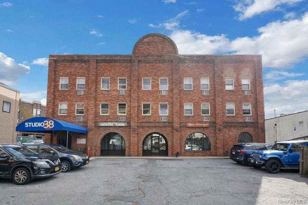 38 Beekman Avenue Ground Floor #2 Property Photo 1