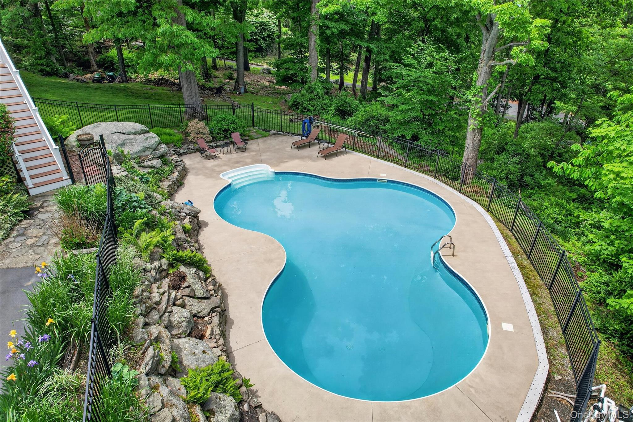 8 Mountain Brook Road Property Photo 3