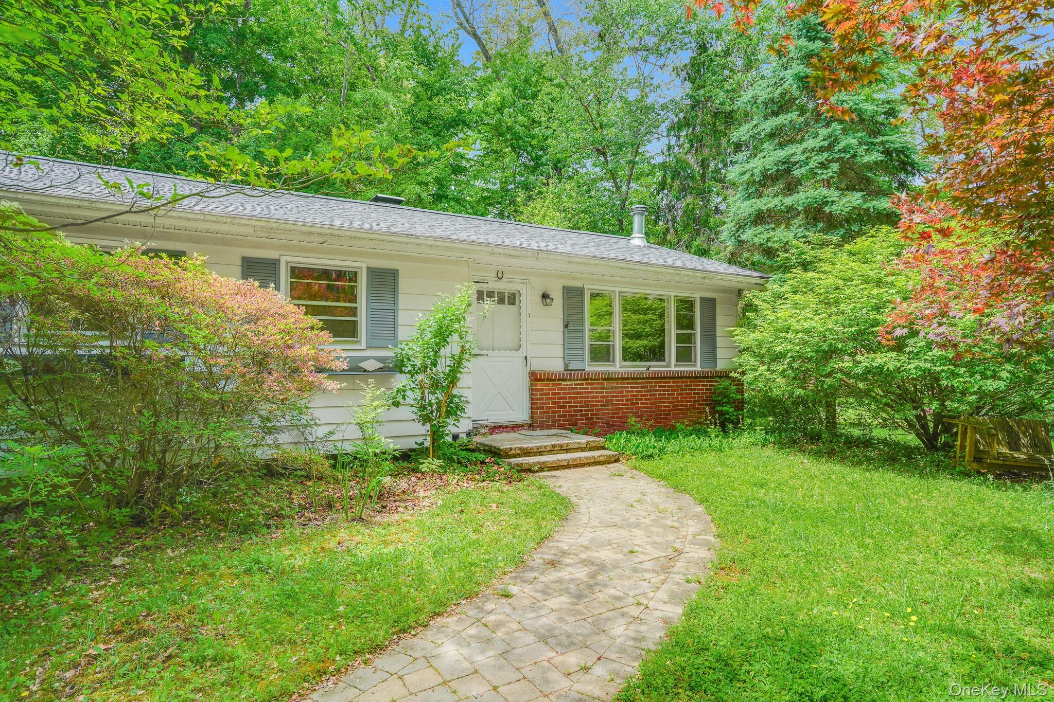 34 Julie Drive Property Photo 1