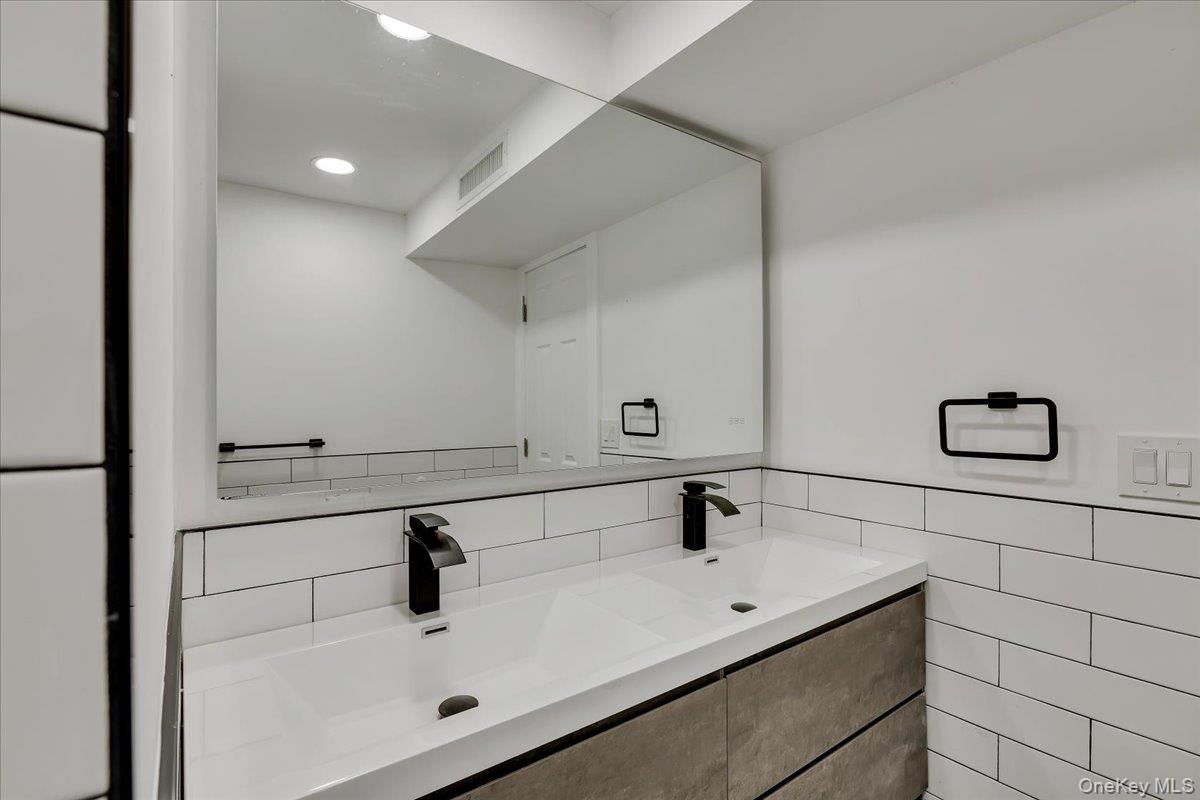 513 Canada Street Property Photo 40