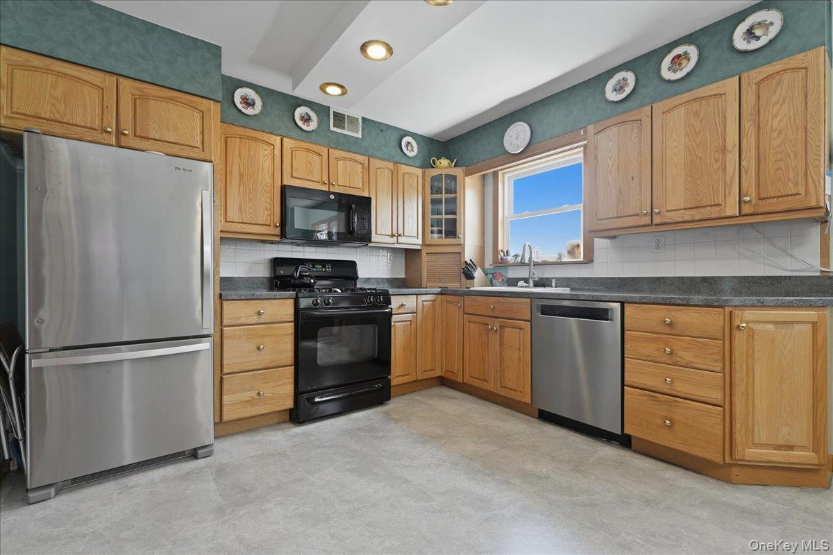 6369 Douglaston Parkway 56 Property Photo 9