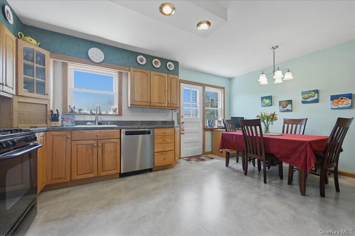 6369 Douglaston Parkway 56 Property Photo 11