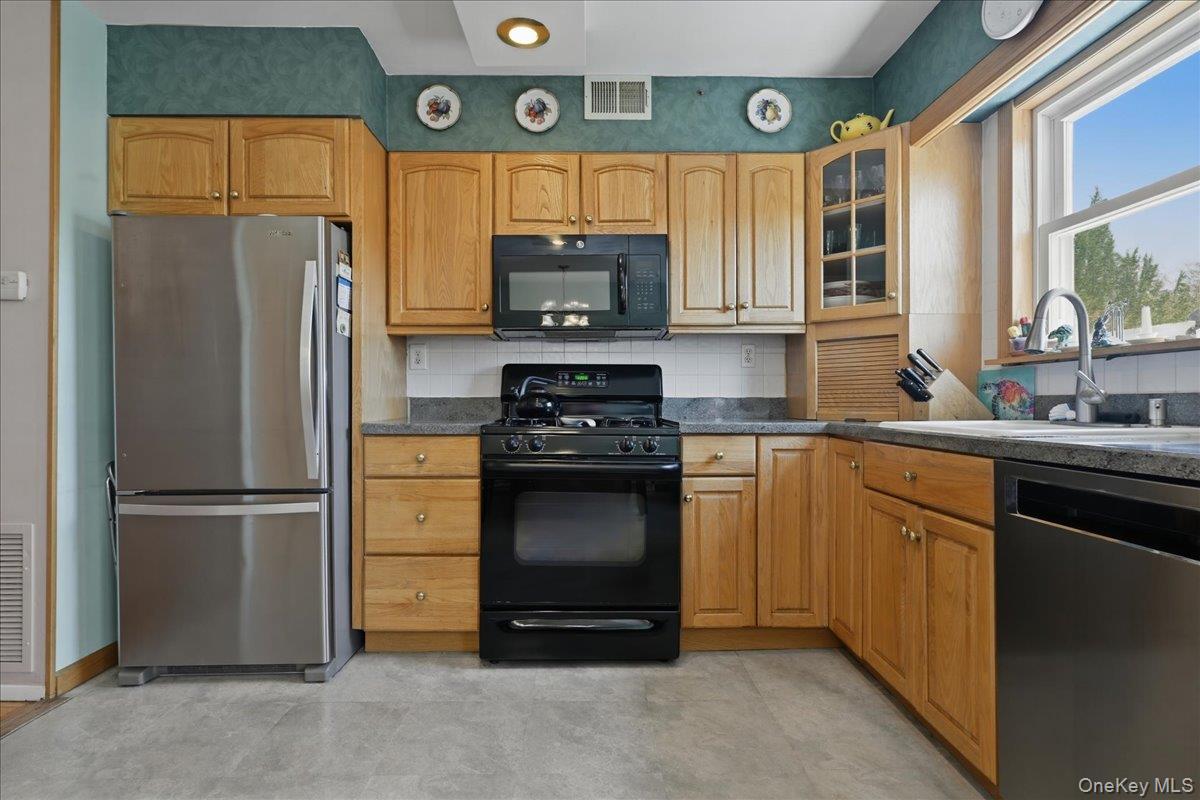 6369 Douglaston Parkway 56 Property Photo 12