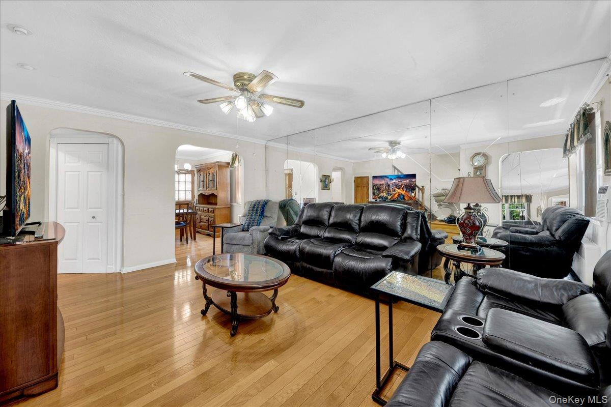 2930 Dudley Avenue Property Photo 2